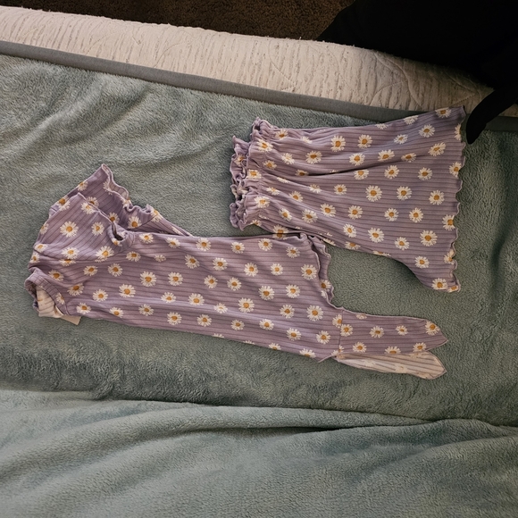 Lily Bleu Purple and White Daisy Matching Set - Picture 9 of 15